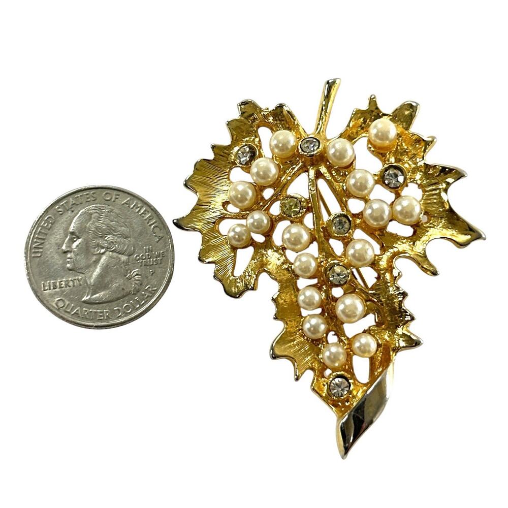Vintage Gold Tone Grape Leaf Brooch Faux Pearls Rhinestones 2.5” Pin - Picture 2 of 5